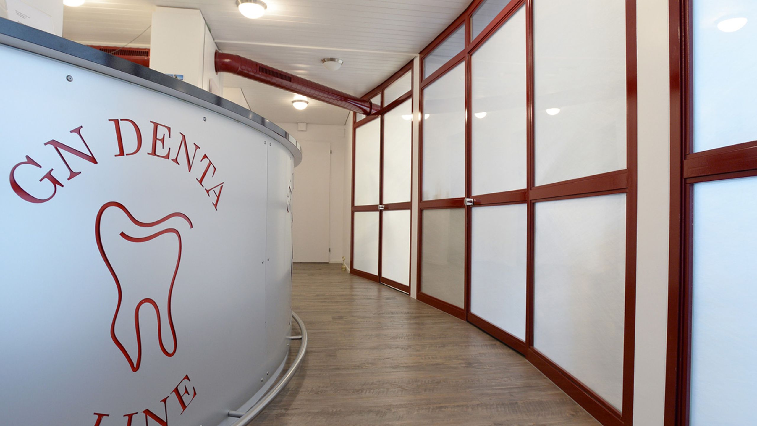 Eingang Zahnarztpraxis GN Denta Line in Bösingen